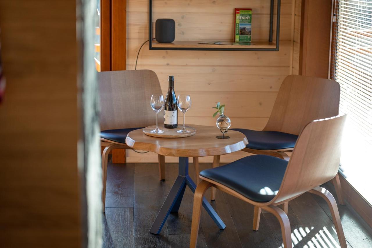 Houten Vakantiewoning "Reisnaarpolen" Royaal Ontbijt, Sauna En Hottub 차르나 구라 외부 사진