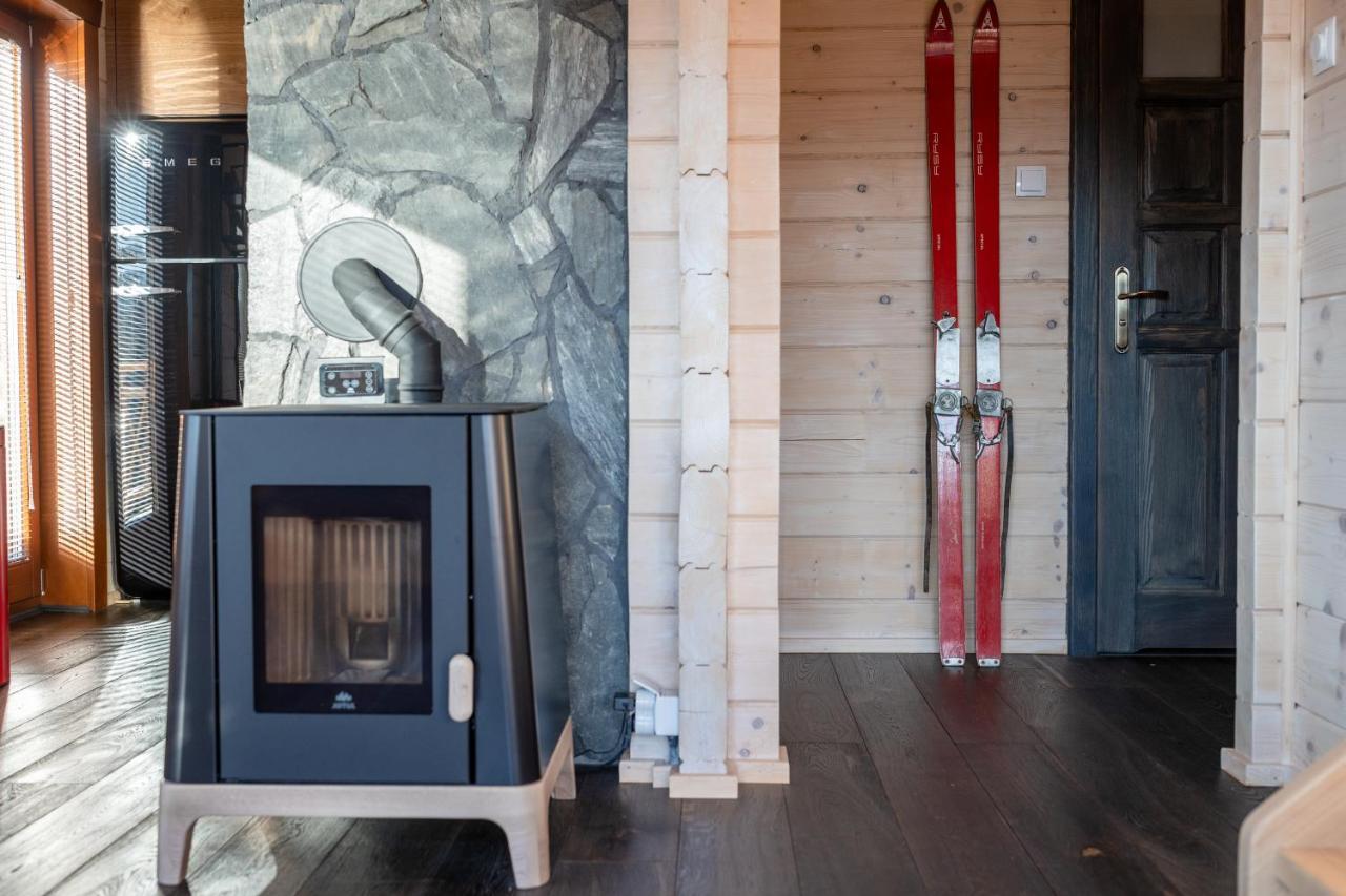 Houten Vakantiewoning "Reisnaarpolen" Royaal Ontbijt, Sauna En Hottub 차르나 구라 외부 사진