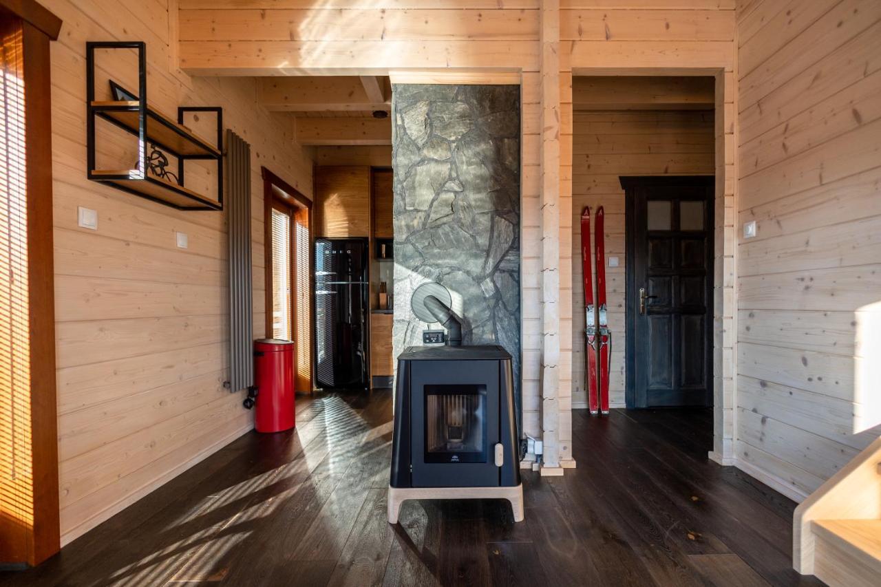 Houten Vakantiewoning "Reisnaarpolen" Royaal Ontbijt, Sauna En Hottub 차르나 구라 외부 사진