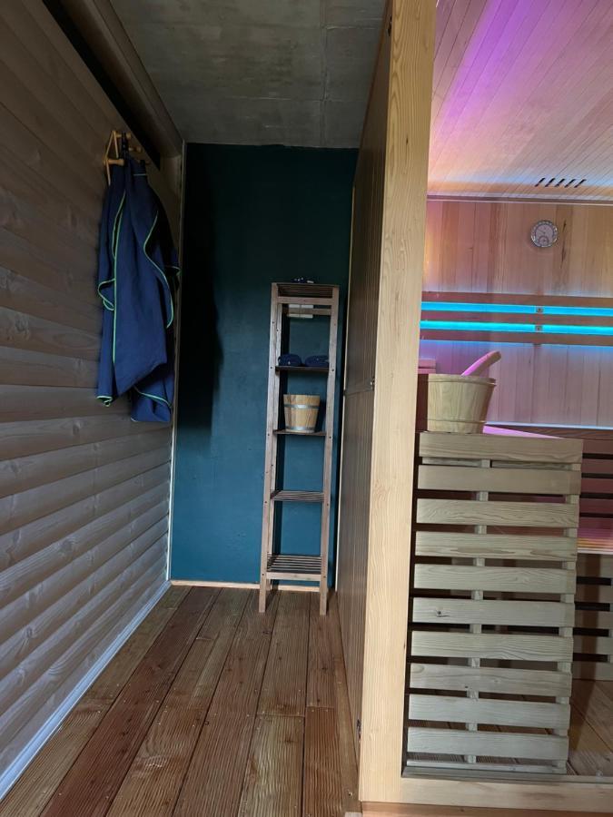 Houten Vakantiewoning "Reisnaarpolen" Royaal Ontbijt, Sauna En Hottub 차르나 구라 외부 사진