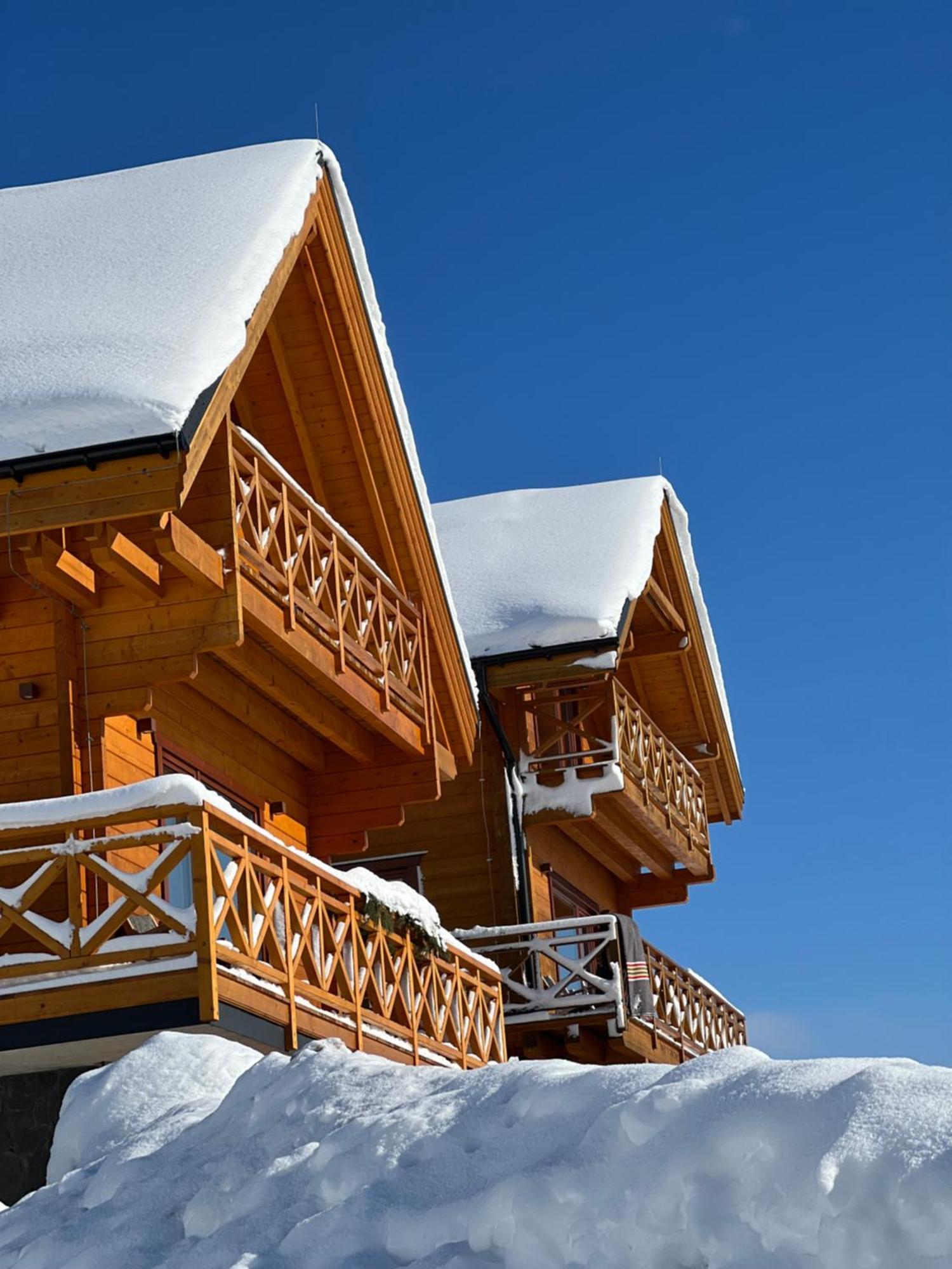 Houten Vakantiewoning "Reisnaarpolen" Royaal Ontbijt, Sauna En Hottub 차르나 구라 외부 사진