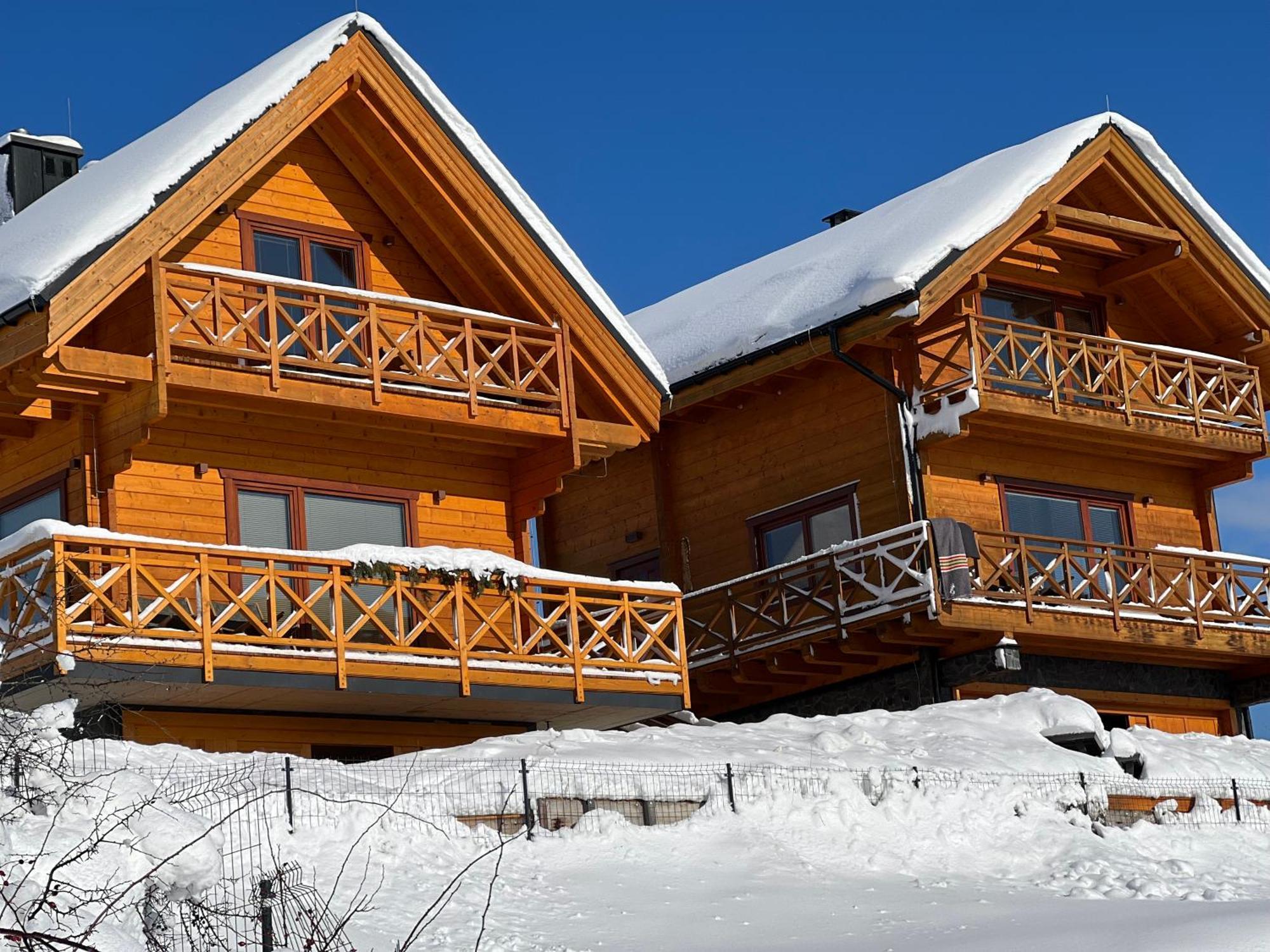 Houten Vakantiewoning "Reisnaarpolen" Royaal Ontbijt, Sauna En Hottub 차르나 구라 외부 사진
