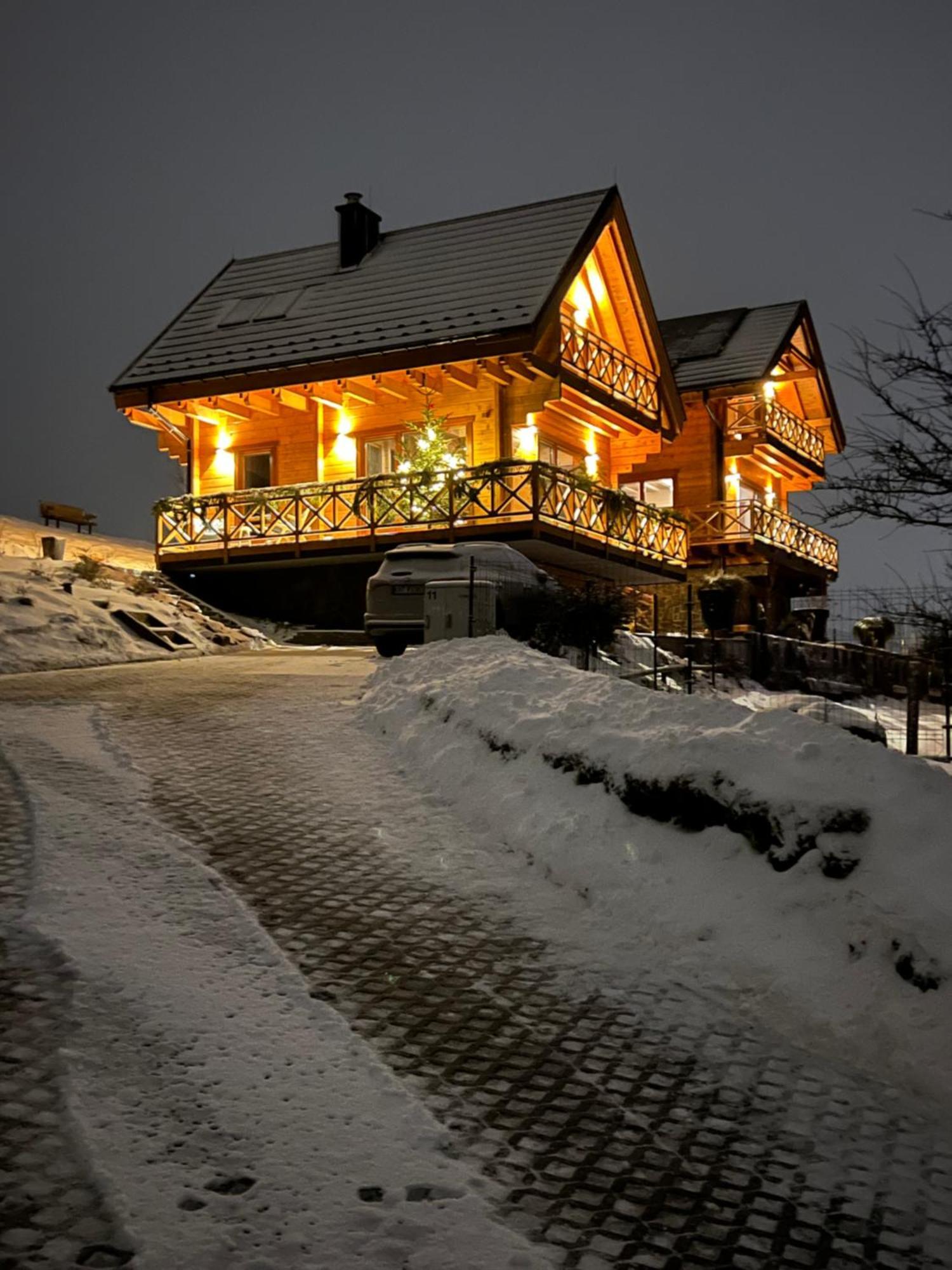 Houten Vakantiewoning "Reisnaarpolen" Royaal Ontbijt, Sauna En Hottub 차르나 구라 외부 사진