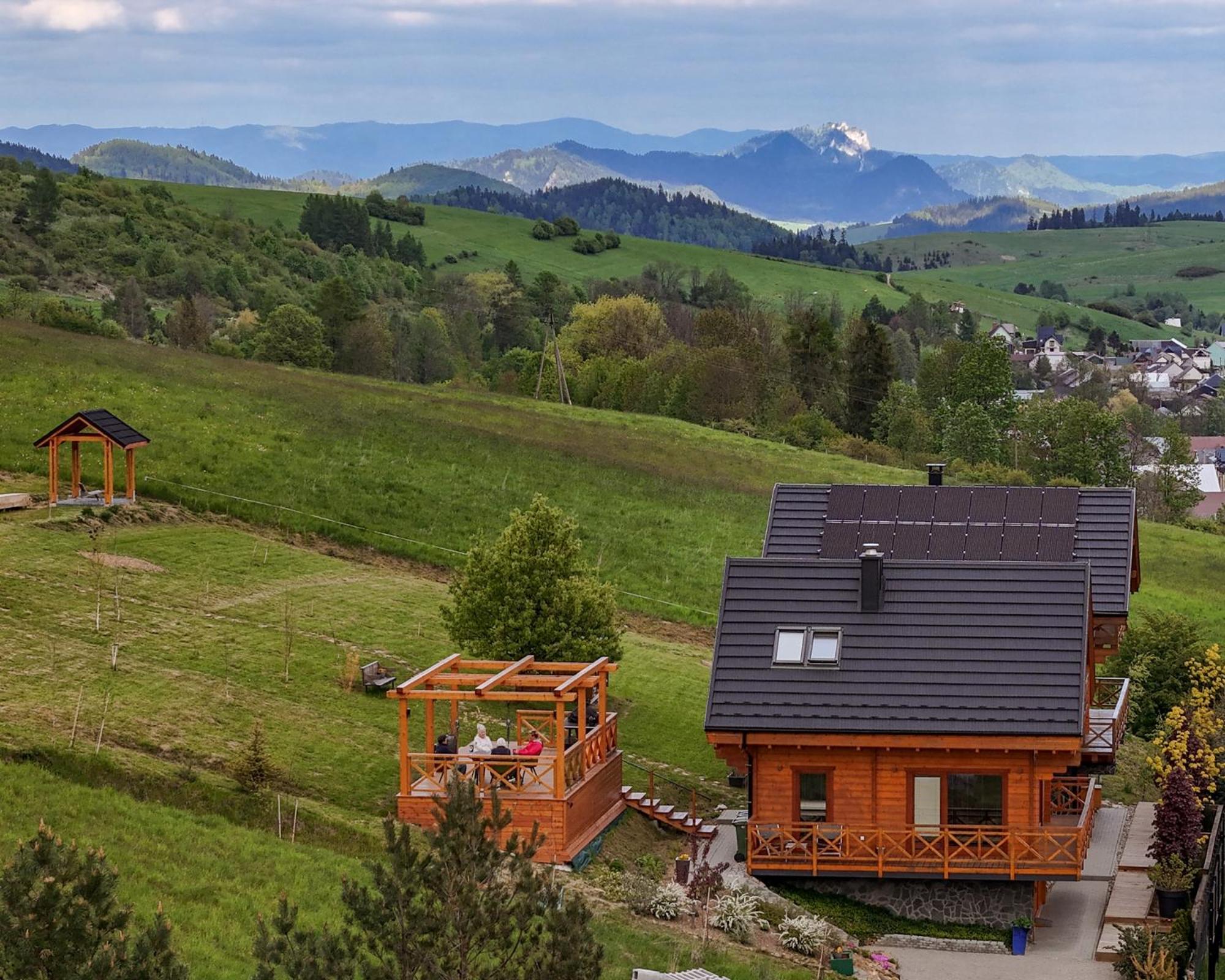 Houten Vakantiewoning "Reisnaarpolen" Royaal Ontbijt, Sauna En Hottub 차르나 구라 외부 사진