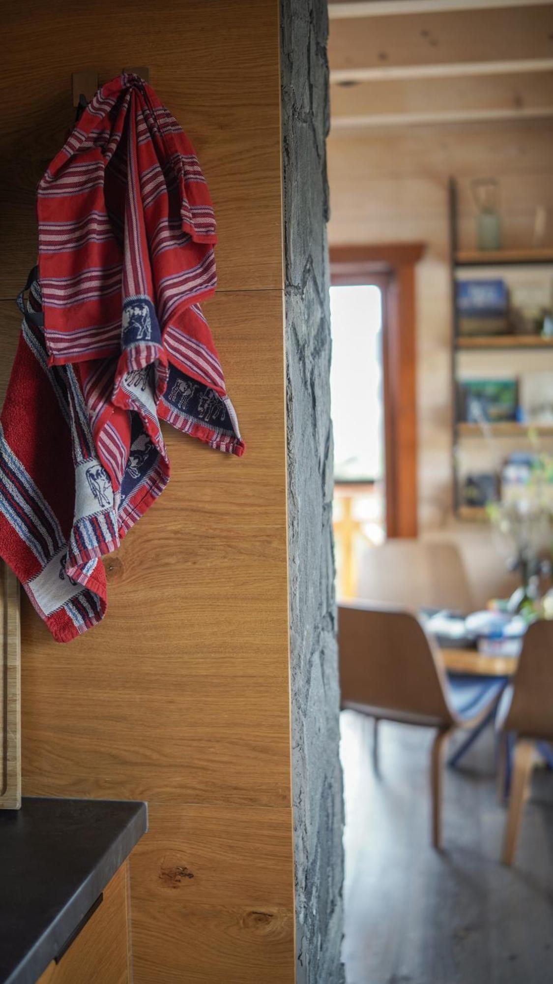 Houten Vakantiewoning "Reisnaarpolen" Royaal Ontbijt, Sauna En Hottub 차르나 구라 외부 사진